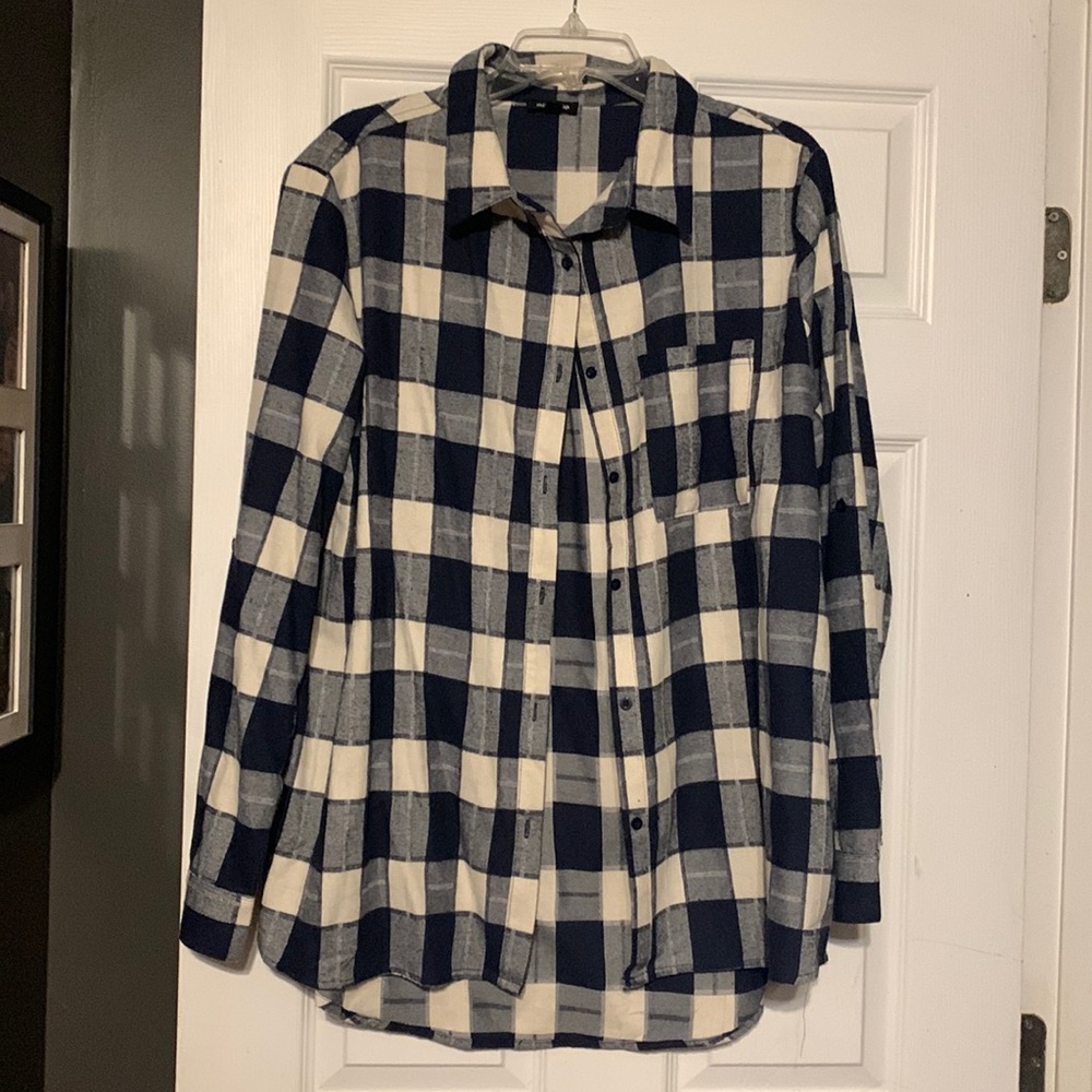 Women’s Medium Flannel Button Down Top. Navy and Cream